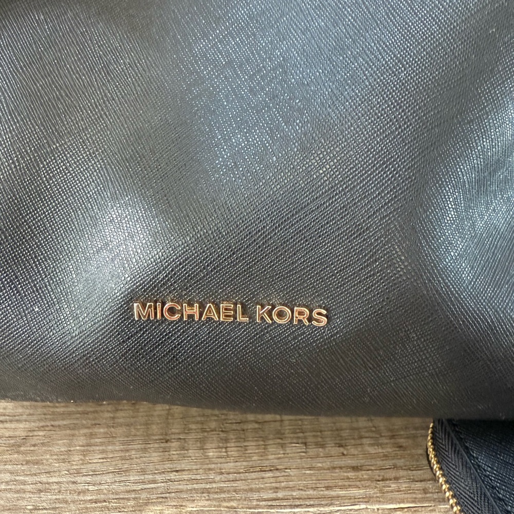 Michael Kors Black Shoulder Bag with Wallet - Picture 4 of 9